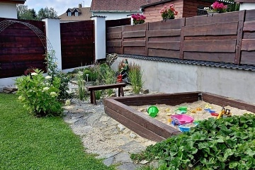 Chalupa s baz�nem - u p�ehrady Lipno - ji�n� �echy