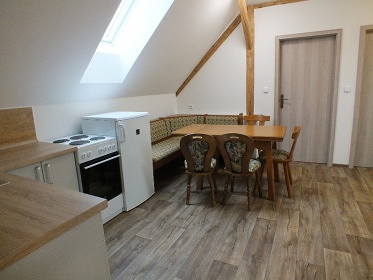 Chalupa s baz�nem - u p�ehrady Lipno - ji�n� �echy