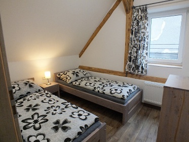 Chalupa s baz�nem - u p�ehrady Lipno - ji�n� �echy