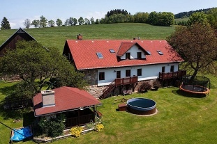 Chalupa u vodní nádrže Pastviny - Zemská brána