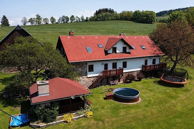 Chalupa u vodní nádrže Pastviny - Zemská brána