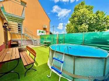 Chalupa s baz�nem - P�lavsk� vrchy - ji�n� Morava