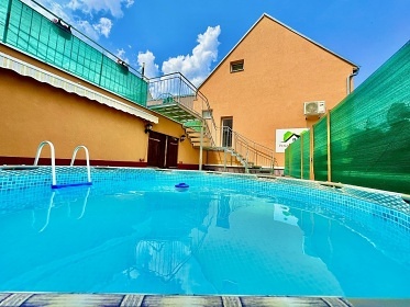 Chalupa s baz�nem - P�lavsk� vrchy - ji�n� Morava