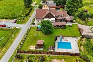 Chalupa a baz�n - Slezsk� Harta - Re�ovsk� vodop�dy