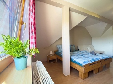 Chalupa a baz�n - Slezsk� Harta - Re�ovsk� vodop�dy