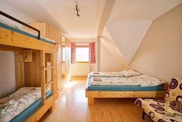 Chalupa a baz�n - Slezsk� Harta - Re�ovsk� vodop�dy