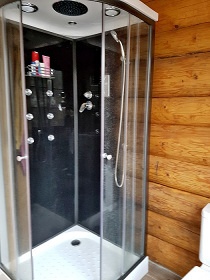 Srub u �eky Oh�e - hrad Loket - Karlovy Vary