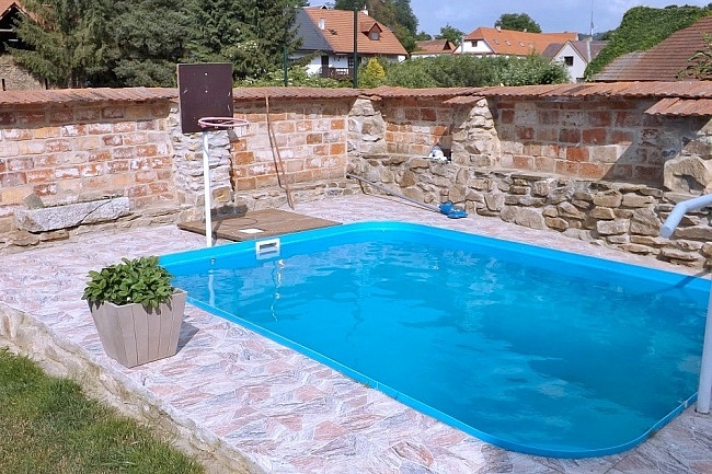 Rodinn� penzion s baz�nem - Toulava - Podblanicko