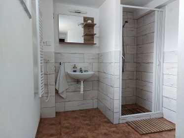 Chalupa a koupac� sud - hrad Choustn�k - T�bor