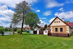 Chalupa a koupac� sud - hrad Choustn�k - T�bor