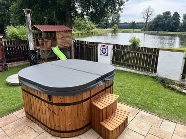 Chalupa a koupac� sud - hrad Choustn�k - T�bor