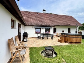 Chalupa a koupac� sud - hrad Choustn�k - T�bor