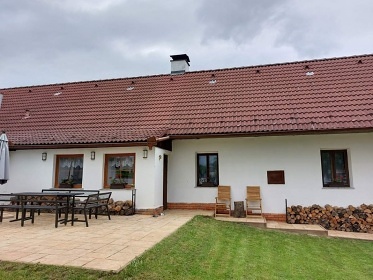 Chalupa a koupac� sud - hrad Choustn�k - T�bor