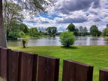 Chalupa a koupac� sud - hrad Choustn�k - T�bor