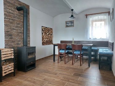 Chalupa a koupac� sud - hrad Choustn�k - T�bor