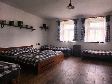 Chalupa a koupac� sud - hrad Choustn�k - T�bor