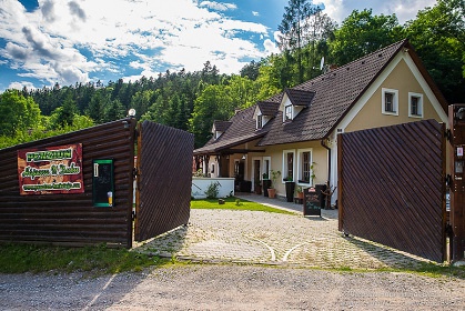 Penzion Hájovna u Dubu - Karlštejn - Beroun