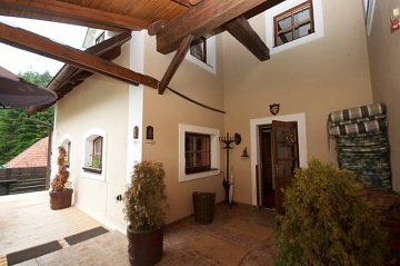 Penzion u hradu Karltejn - CHKO esk kras
