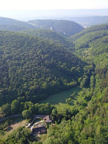 Penzion u hradu Karltejn - CHKO esk kras