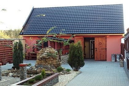 Chata koupac� sud a letn� kuchyn� - B�l� Karpaty