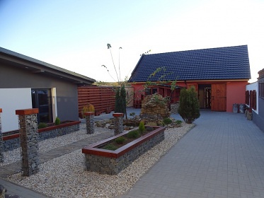 Chata koupac� sud a letn� kuchyn� - B�l� Karpaty