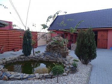 Chata koupac� sud a letn� kuchyn� - B�l� Karpaty