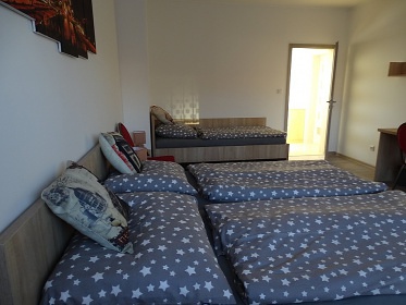 Chata koupac� sud a letn� kuchyn� - B�l� Karpaty