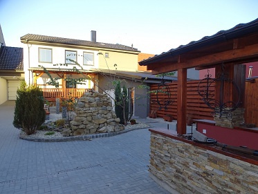 Chata koupac� sud a letn� kuchyn� - B�l� Karpaty
