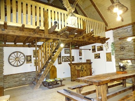 Chata s letní kuchyní a stodolou - Bílé Karpaty