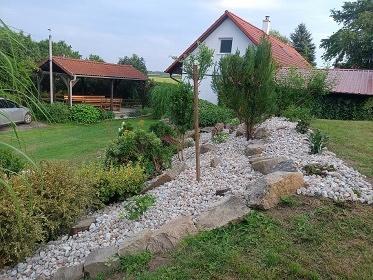 Jiho�esk� chalupa s baz�nem - Vesel� nad Lu�nic�