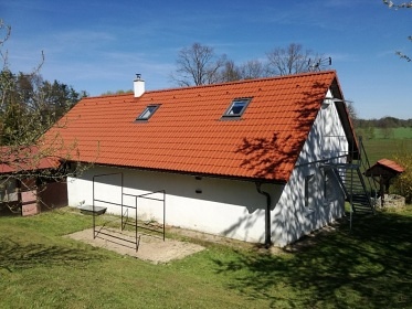 Jiho�esk� chalupa s baz�nem - Vesel� nad Lu�nic�