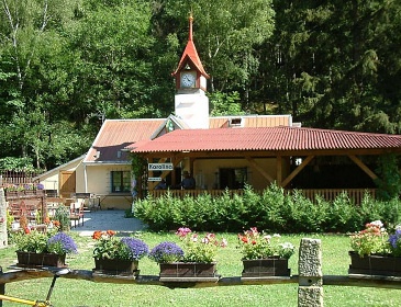 Chaty a apartmány s bazénem - kemp Karolína