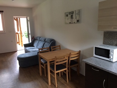Chaty a apartmány s bazénem - kemp Karolína