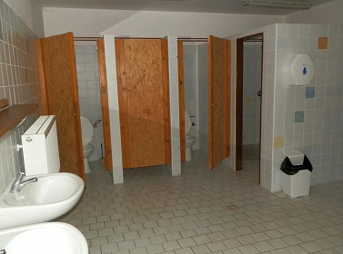 Chaty a apartmány s bazénem - kemp Karolína
