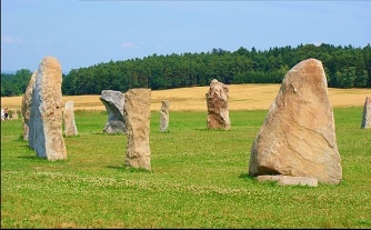 Kam na vlet - Holaovick Stonehenge